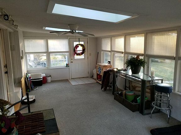 5th image of 6 Carriage Ln