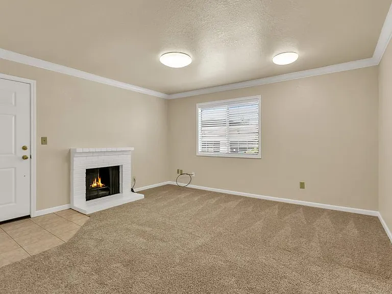 2015 P St #8 — Photo 1