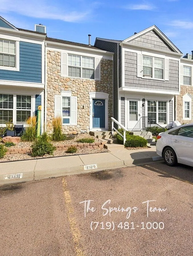 Beautifully Remodeled 3bd Townhome On Col Spgs' South Side — Photo 1