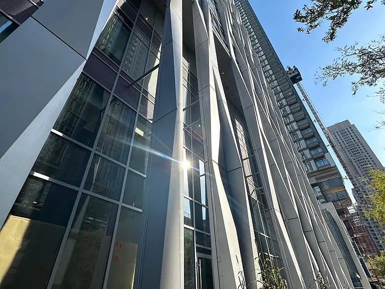 1 Yorkville Ave #1611 — Photo 4