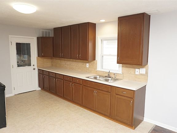 3rd image of 7429 Rogers St