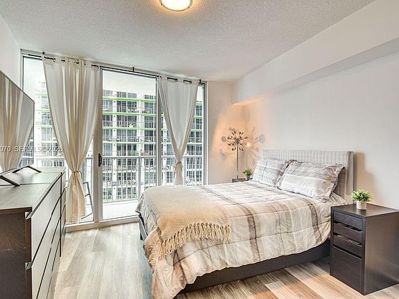 5th image of 1750 N Bayshore Dr APT 1909