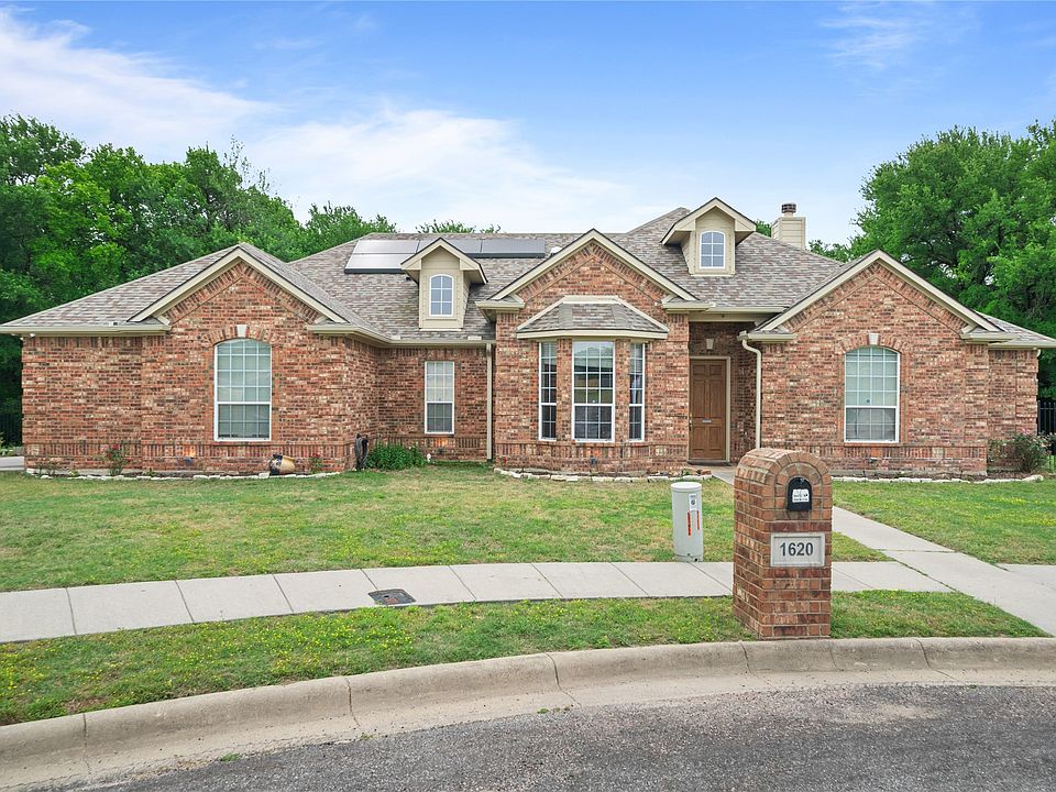 1st image of 1620 Linda Dr