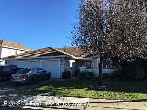 1st image of 1582 Queensland Ave