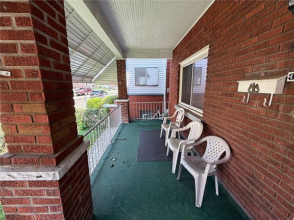 3rd image of 314 Catherine St