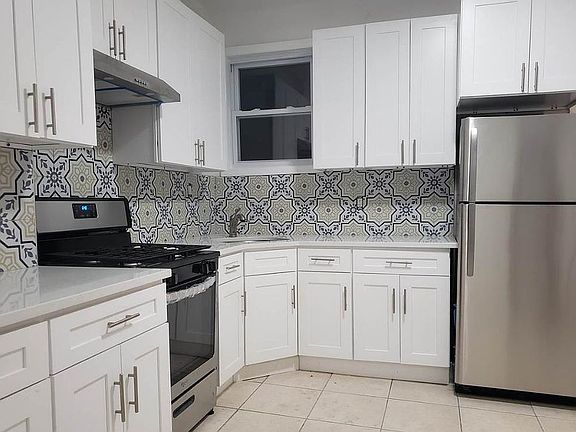 3rd image of 6011 Washington St