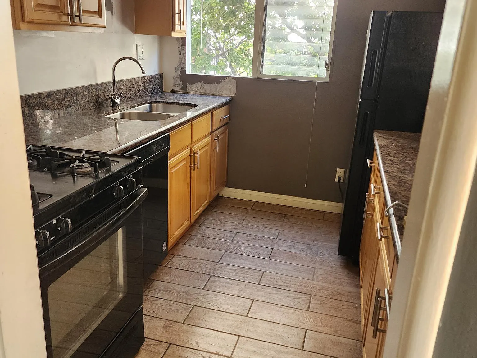 5439 Russell Ave — Photo 3