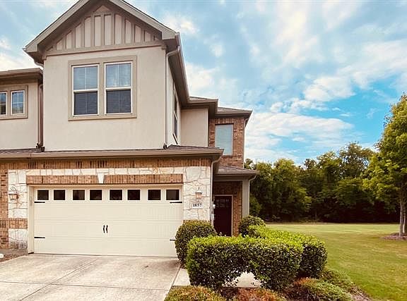 2nd image of 1857 Villa Dr