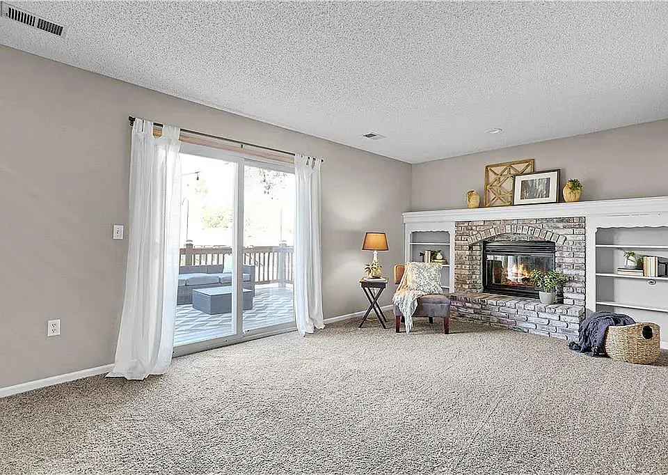 3 bed, 1392 sqft, $2,200 — Photo 3
