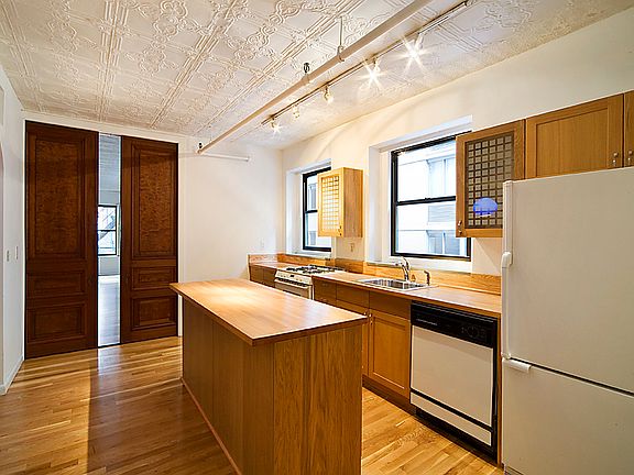 3rd image of 107 W 26th St APT 4A