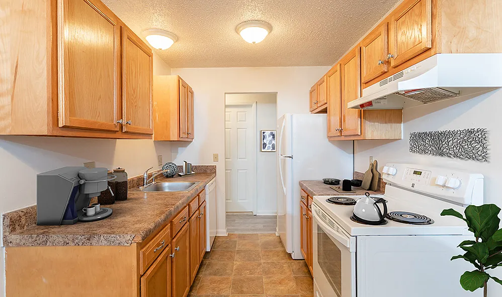 Knollwood Manor Apartment Homes — Photo 3