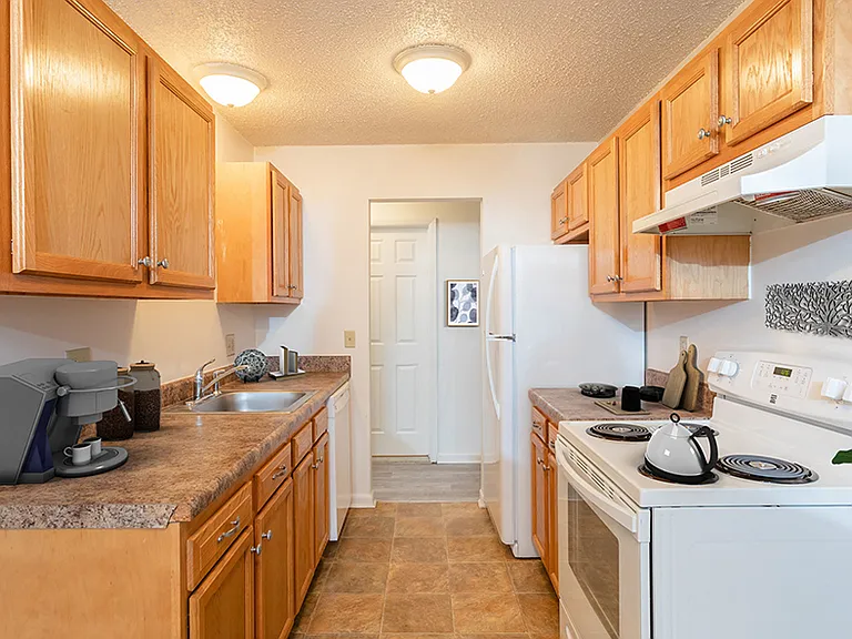 Knollwood Manor Apartment Homes — Photo 3