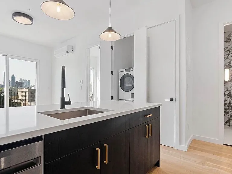 11-14 35th Ave #519 — Photo 3