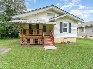 2713 Pinecroft Rd, Greensboro, NC 27407