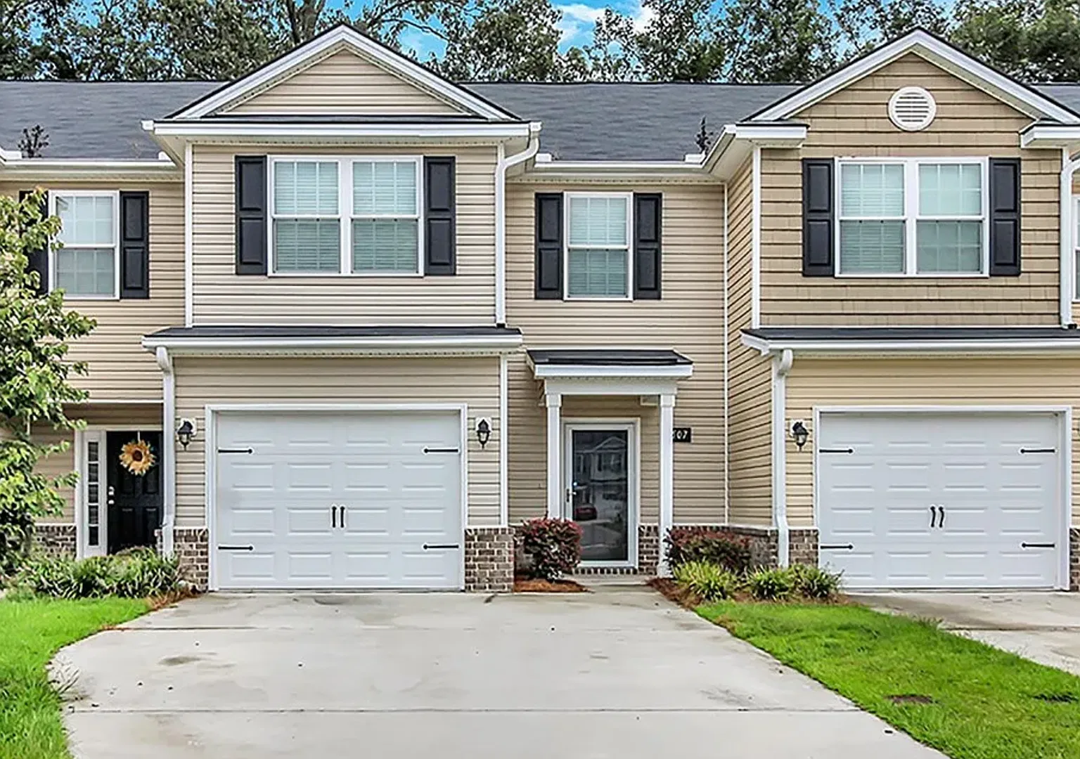 Charming Town Home — Photo 1