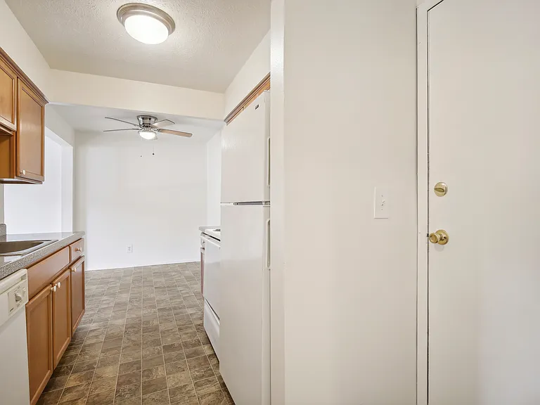 West Garden Apartments — Photo 11