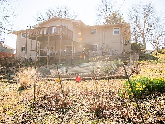 3rd image of 819 Brynwood Dr