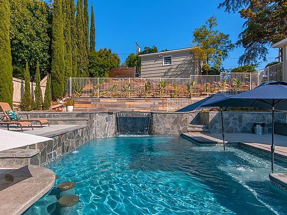 2nd image of 4820 La Cruz Dr