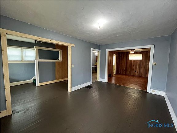 3rd image of 2078 Starr Ave