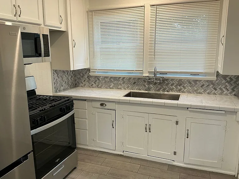 233 E La Veta 492 S — Photo 6