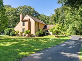 34 Spruce Ln, Oakdale, CT 06370