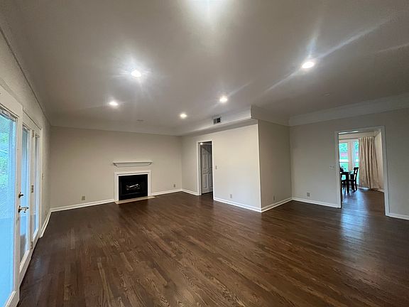 3rd image of 3923 Westmont Ave