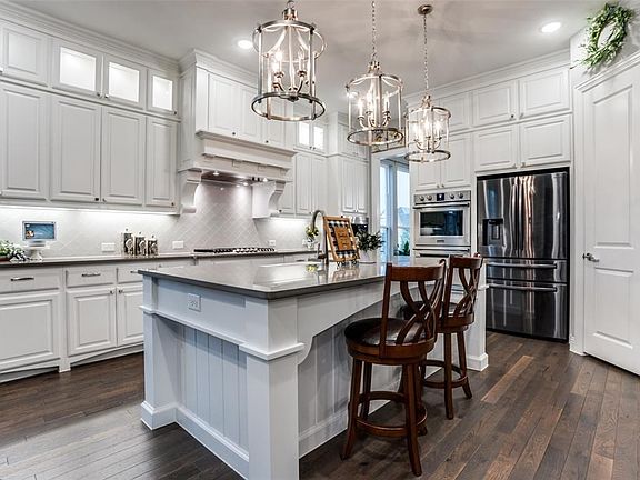 4th image of 2820 Maverick Way