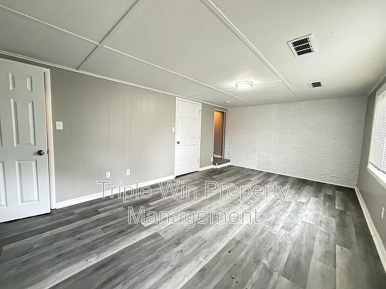 63 Patricia Pl — Photo 7