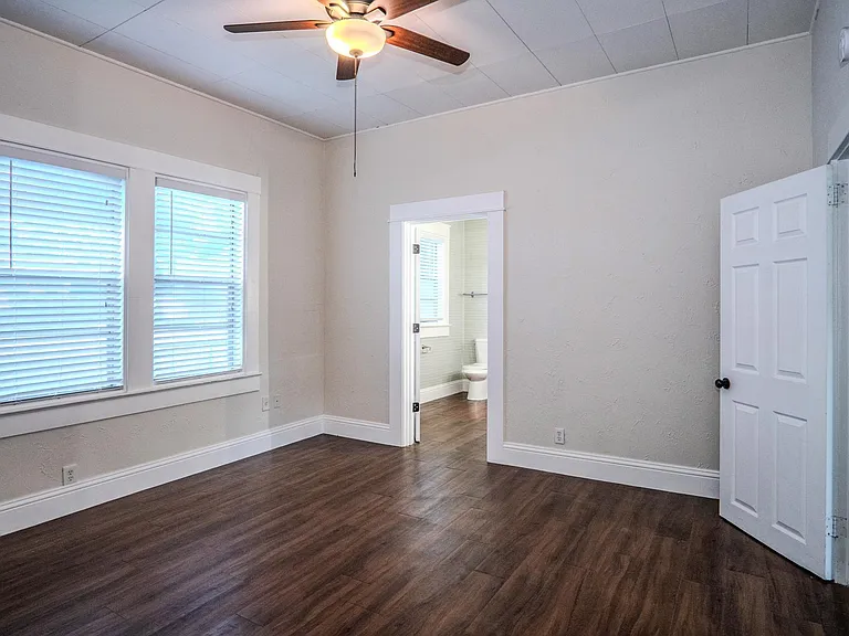 2413 Marconi St — Photo 12
