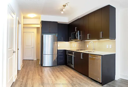 9600 Yonge St Photo 1