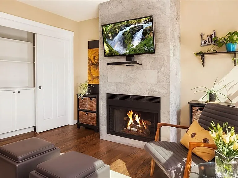 516 E Thomas St #301 — Photo 2