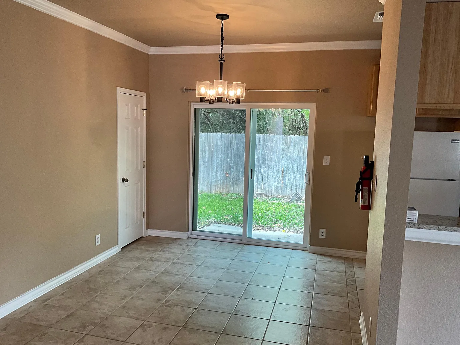 927 Misty Acres Dr — Photo 4