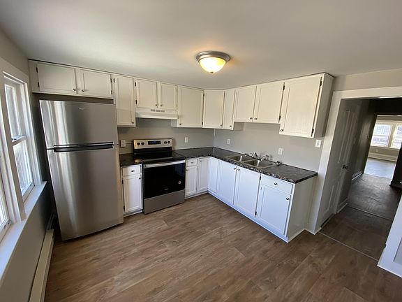 4th image of 164 S Pine St