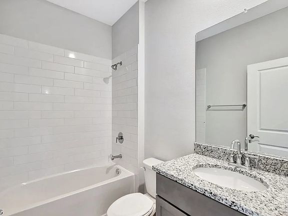 4th image of 2115 NE 16th Terrace Cpe