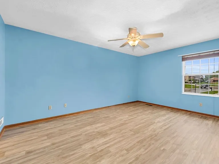 4335 Shandon Dr — Photo 17