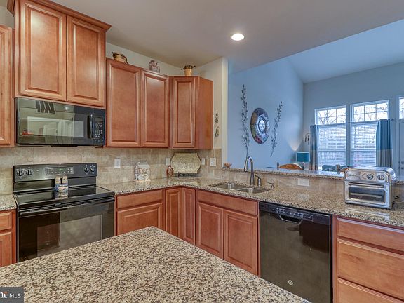 4th image of 130 E General Grey Ct