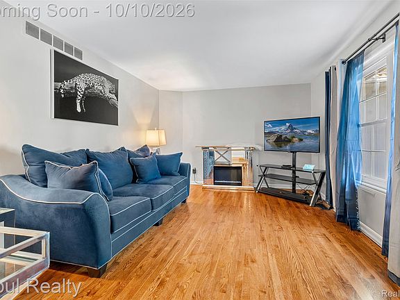 2nd image of 23949 Meadowbrook Rd