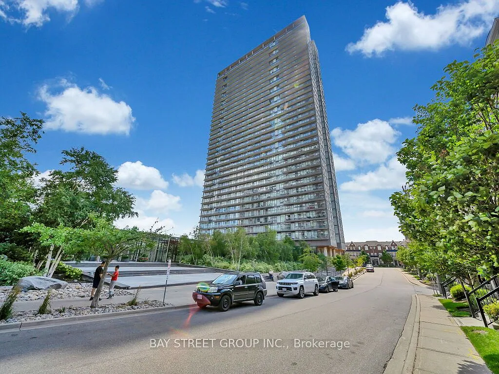 105 The Queensway — Photo 1