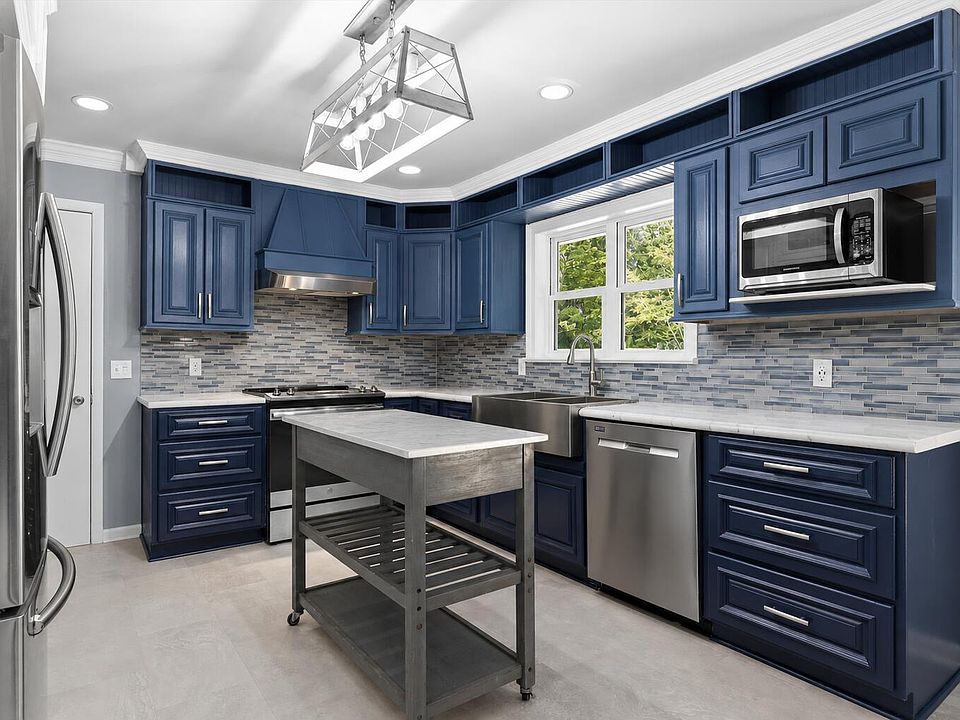 2nd image of 316 Townsend Cir