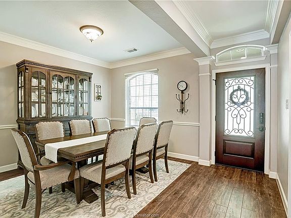 4th image of 202 Riverway Bluff Ln