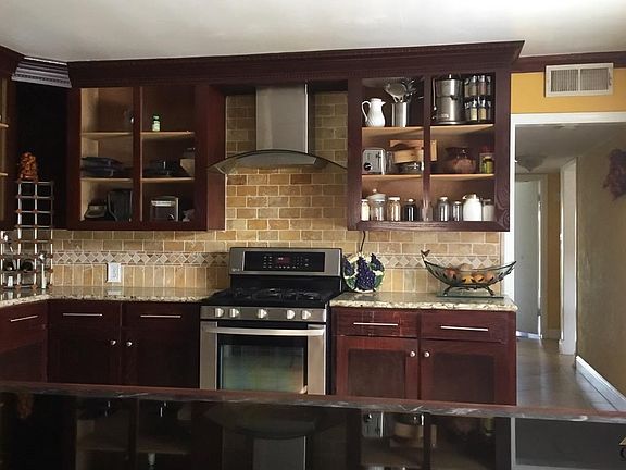 4th image of 916 Dobrusky Dr