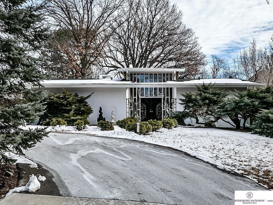 1st image of 307 S 92nd St