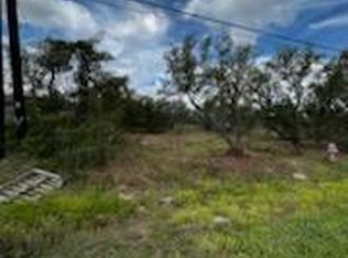325 N Traylor Ave, Rockport, TX 78382