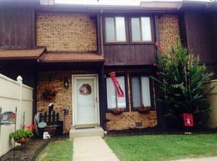 108 Maplewood Dr, Nitro, WV 25143