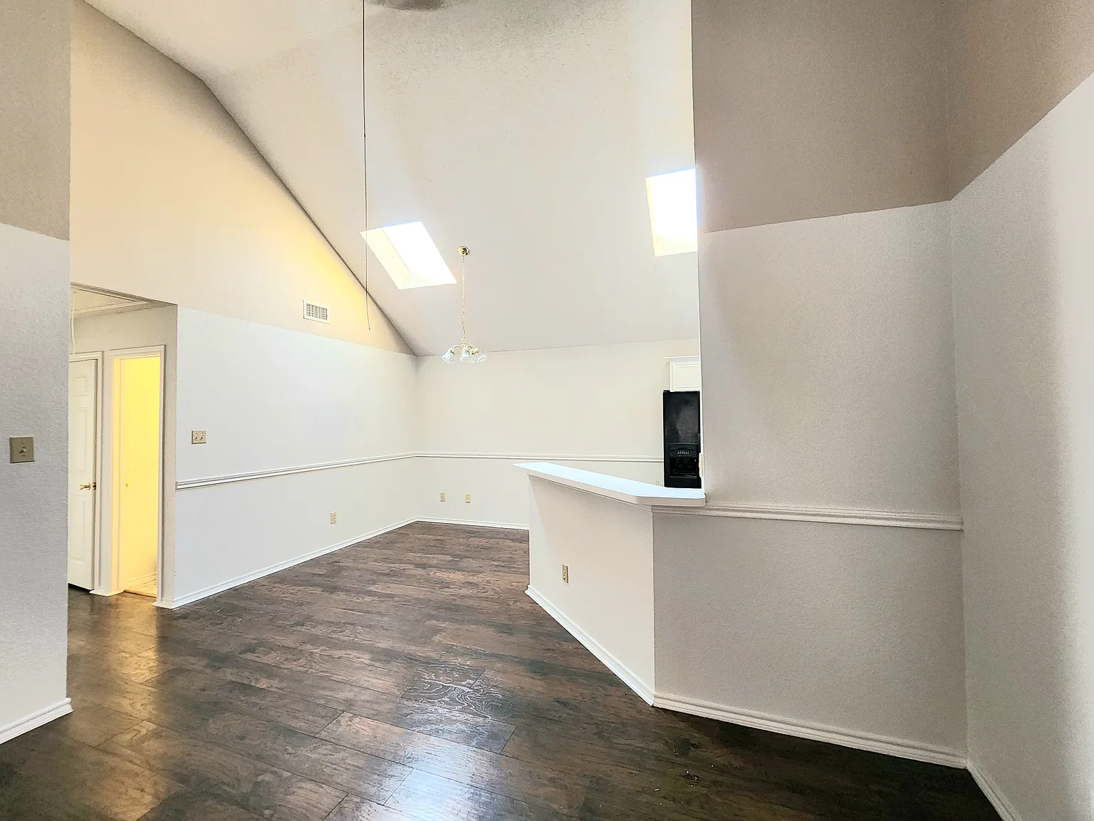 3 bed, 1384 sqft, $1,950 — Photo 4