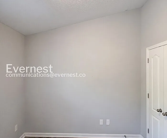 8641 Thomas Ln — Photo 14