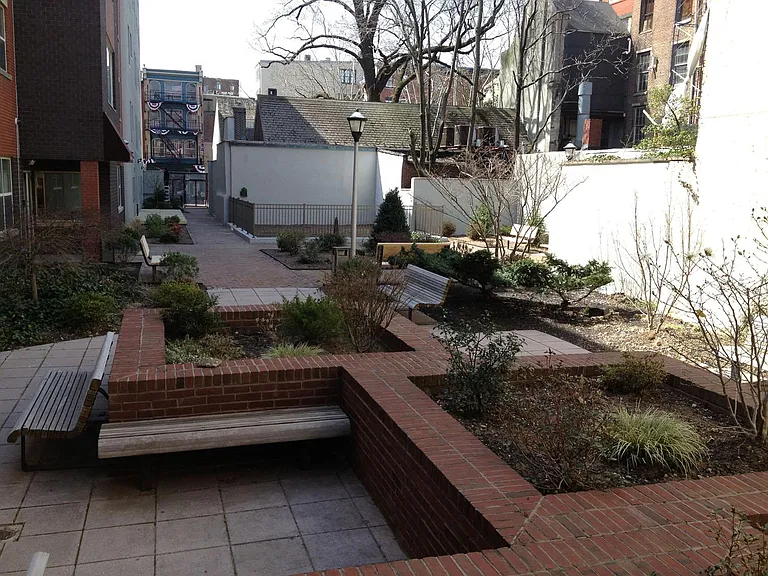 courtyard with Dog run