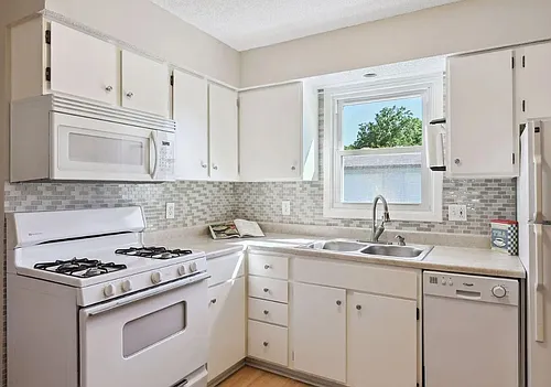 2052 12th Ave W Photo 1