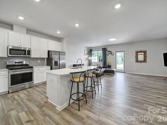 5th image of 8042 Scarlet Maple Ln