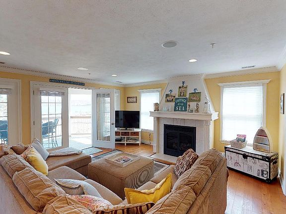 3rd image of 323 Singapore Ct